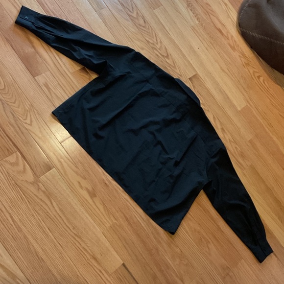 Athleta Black Button-Front Lightweight Shirt NWOT cropped large performance - Picture 9 of 13